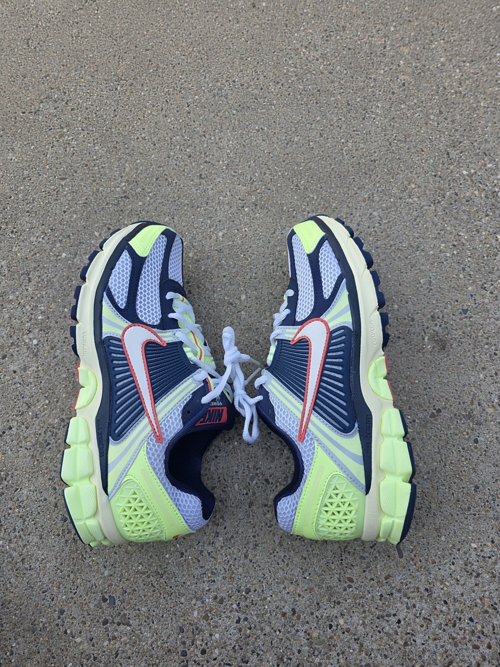 Nike Zoom Vomero 5 sneakers Men 7 Women 8.5 (40) - Picture 8 of 12